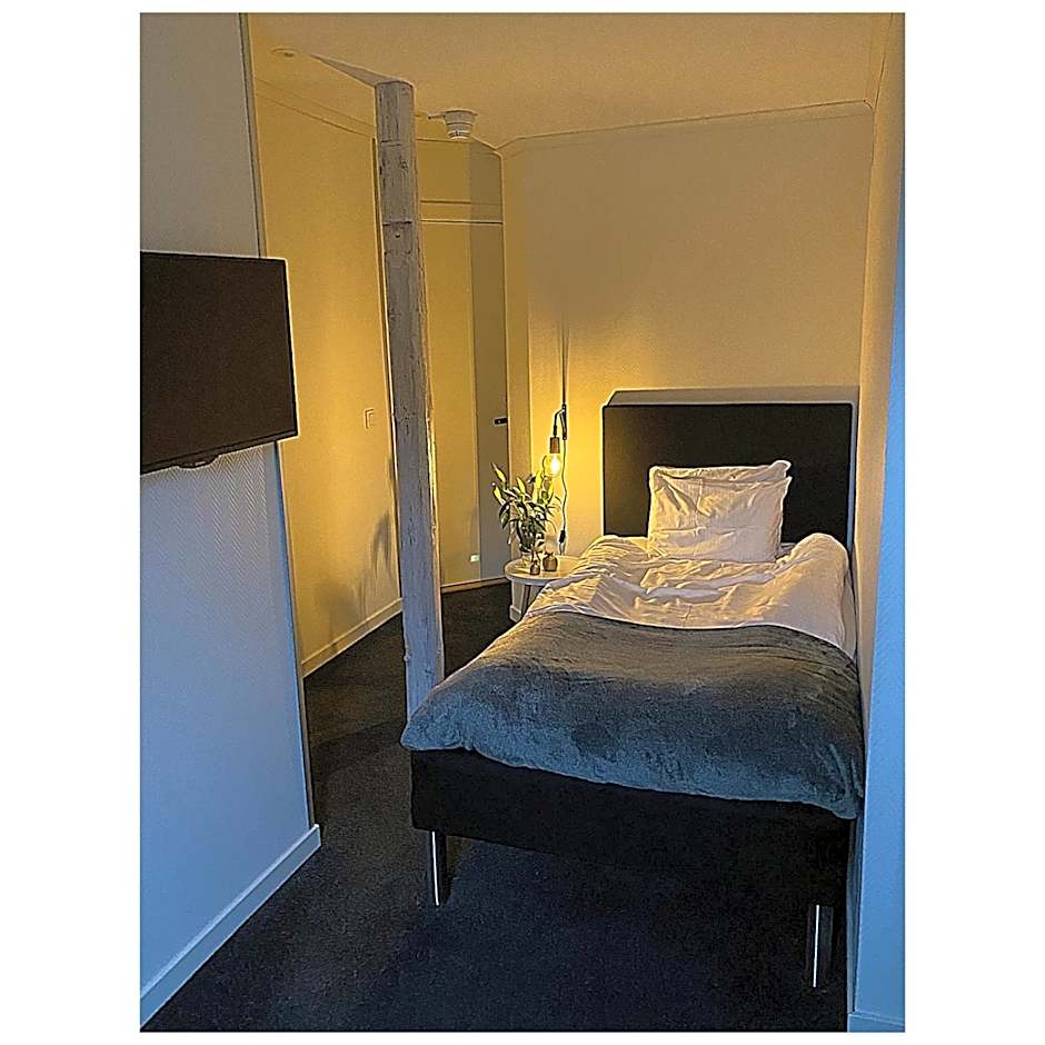 Photo 1 of 9 of Single Room