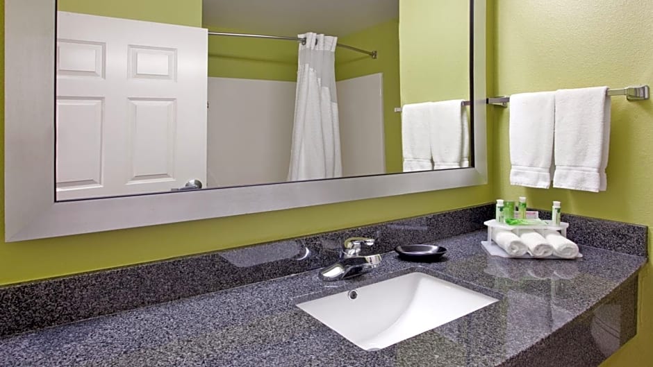 Holiday Inn Express Fremont, an IHG Hotel