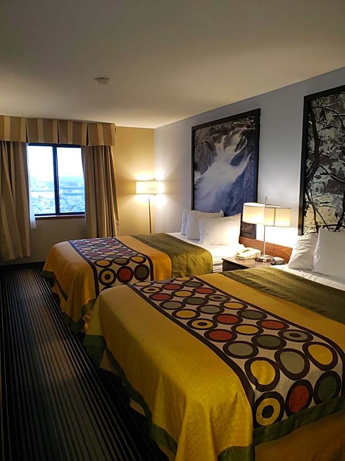 Super 8 by Wyndham Milwaukee Airport