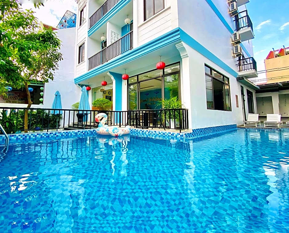 Grand Holiday Villa