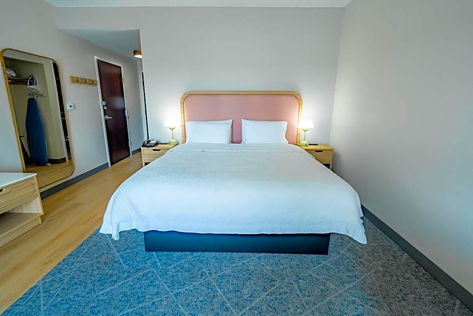 Hampton Inn & Suites Mission