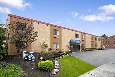 Travelodge by Wyndham Cleveland Lakewood