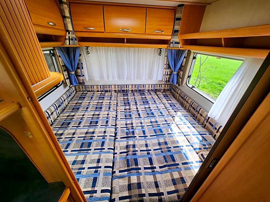 Ruime caravan op gezellige minicamping