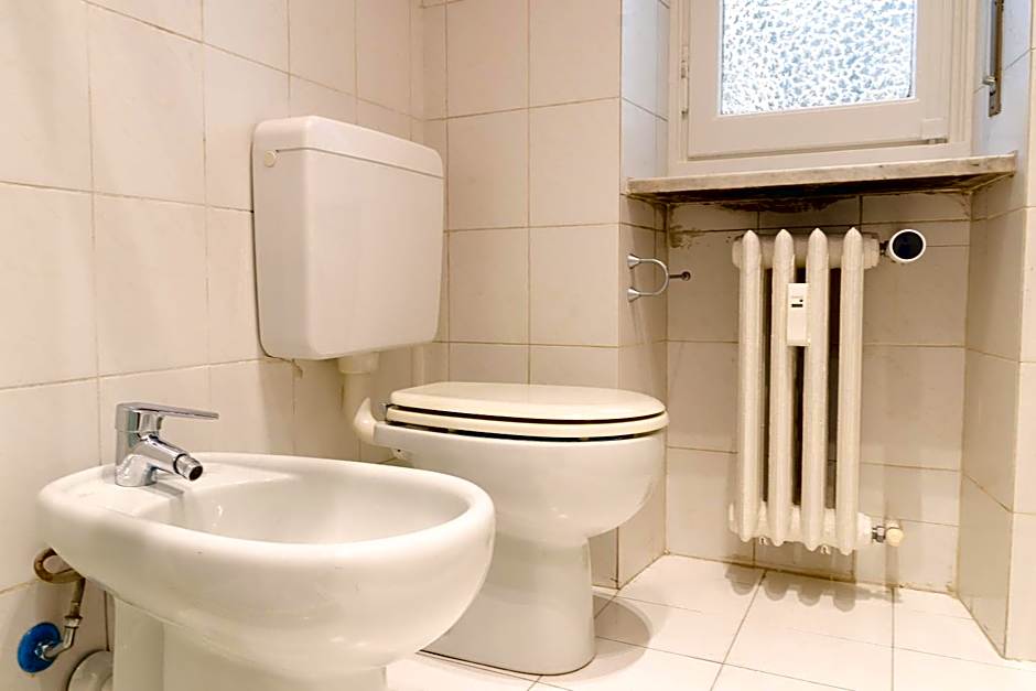 Bertola 17, centrale, stazione by HAPPYHOSTORINO