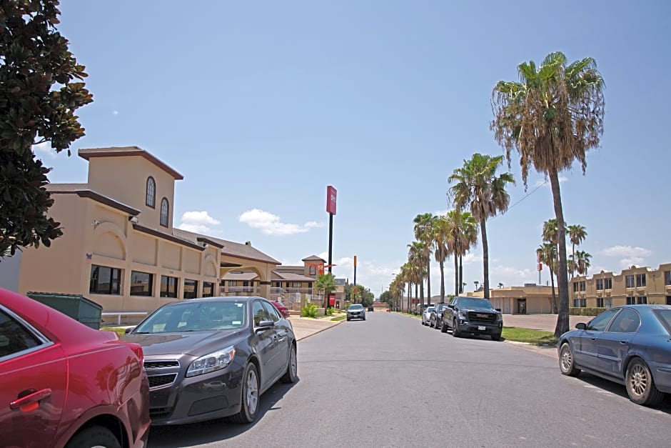 OYO Hotel McAllen Airport South - 1 mi from McAllen Medical Center