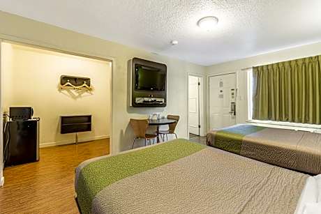 2 Full Beds | Mobility Accessible Tub Nsmk