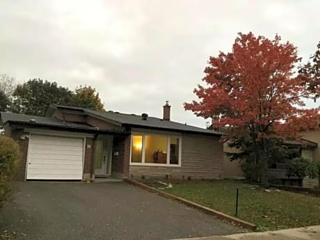 Private Rooms 5 min Finch West Subway - York University
