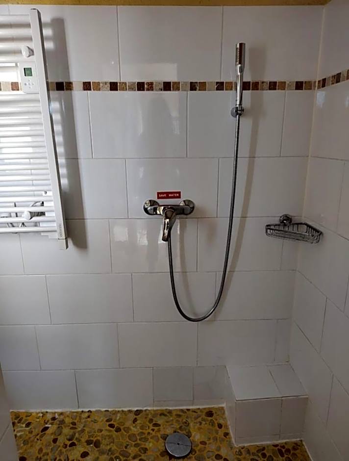 -Dorm Hostelworld Camp Backpackers-la girelle