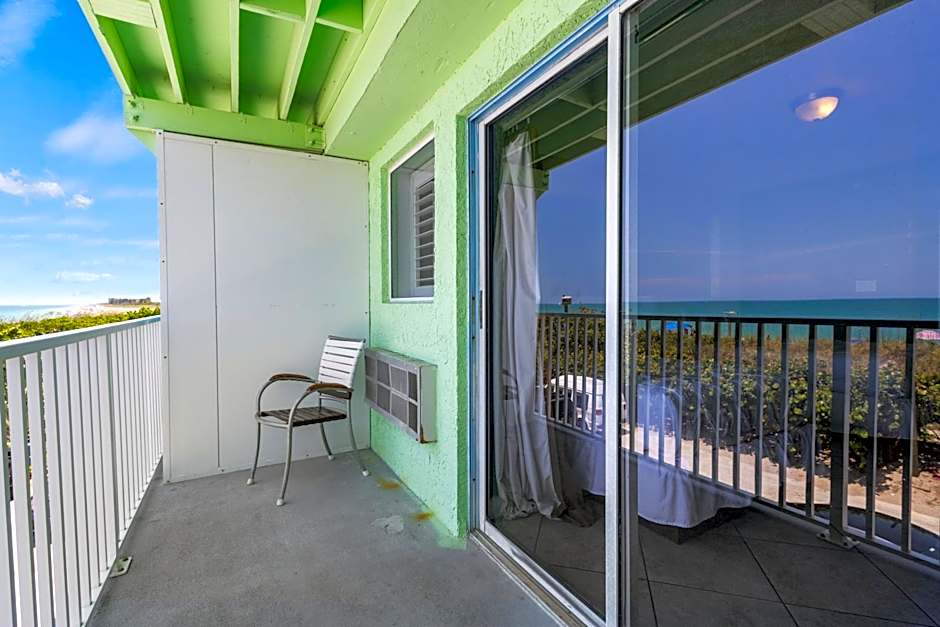 Oceanfront Inn, Private Balcony, 2 Full Beds #16