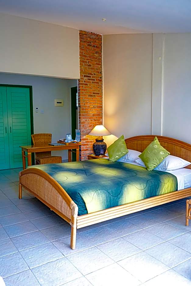 Hotel Deli River and Restaurant Omlandia