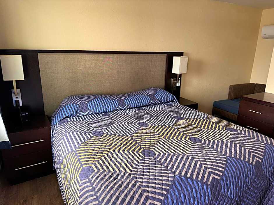 Photo 1 of 1 of Deluxe 1 King Bed