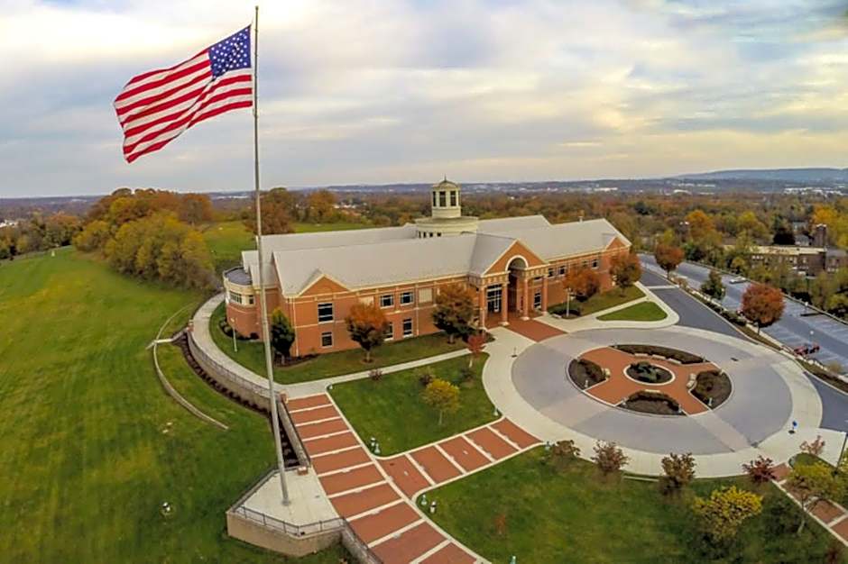 Holiday Inn Express & Suites Harrisburg S - New Cumberland By IHG