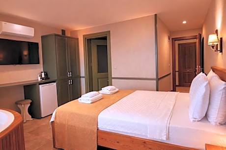 Deluxe Double Room with Bath