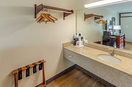 Standard Queen Room - Non-Smoking