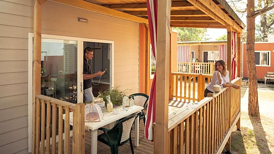 3 Bedroom, Mobility Accessible — 6 fotoğraftan 1. fotoğraf