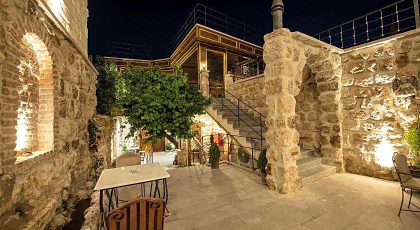 Foremanson Cave Hotel