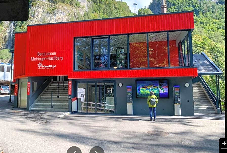 Hotel Sherlock Holmes "nur 200 m zur Gondelbahn Hasliberg"