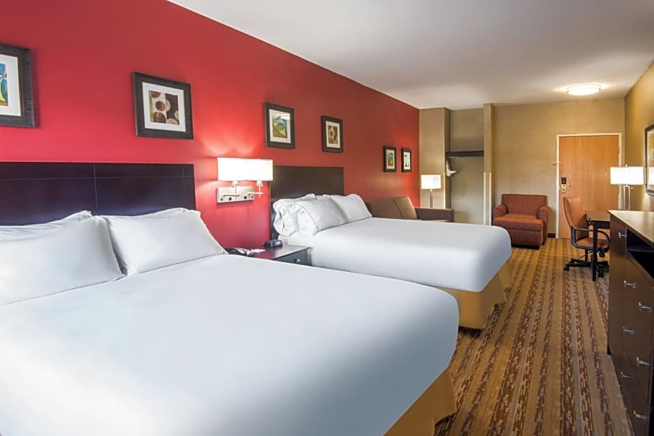 Holiday Inn Express Hotel & Suites Wauseon