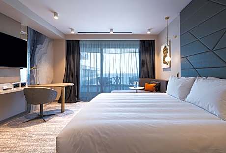 Standard King Room with Balcony and Seafront View