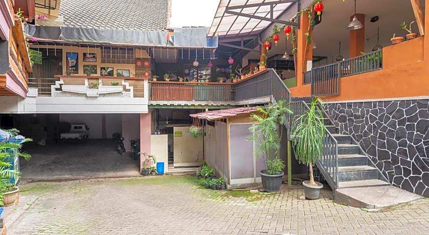 RedDoorz Plus near Balai Kota Batu 2