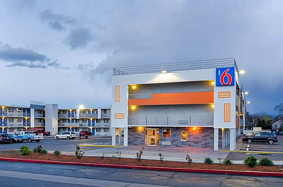 Motel 6- Denver, CO Downtown