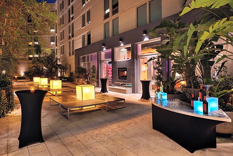 Aloft Jacksonville Tapestry Park