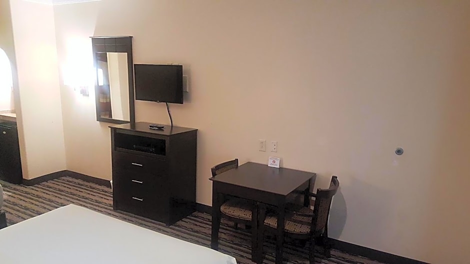 Red Roof Inn & Suites Houston - Humble/IAH Airport