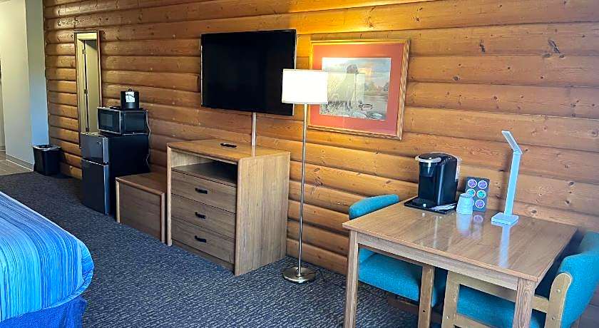 Days Inn & Suites by Wyndham Williamsburg IA North