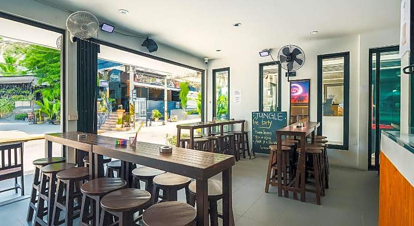 Eclipse Hostel and Bar