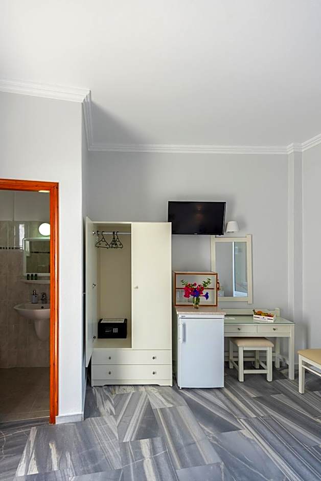 Irene Hotel - Beachfront