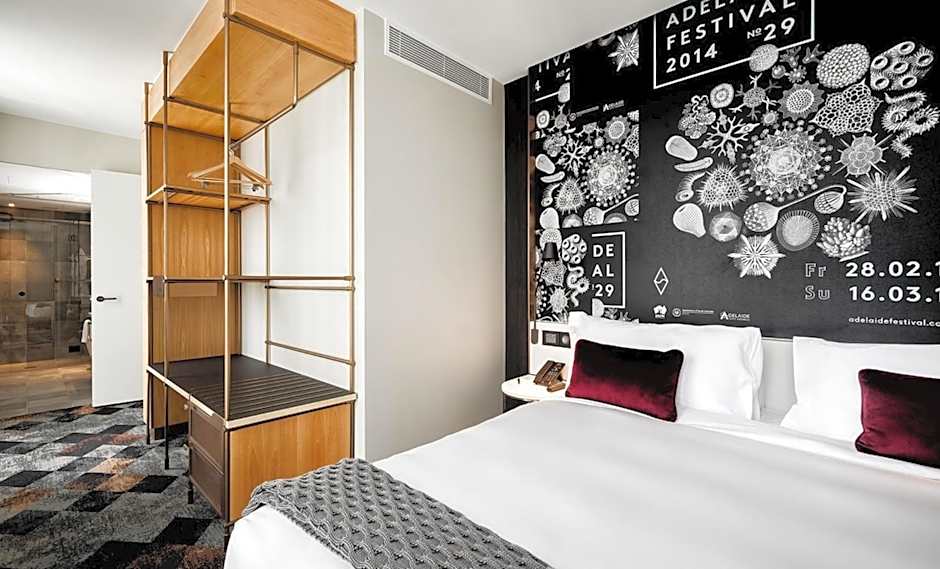 Photo 1 of 13 of Deluxe 1 Bedroom Suite, Balcony