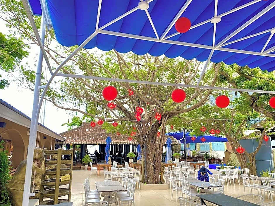 Sandals Hoang Yen Hotel