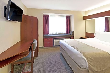 2 queen beds, mobility accessible room, non-smoking