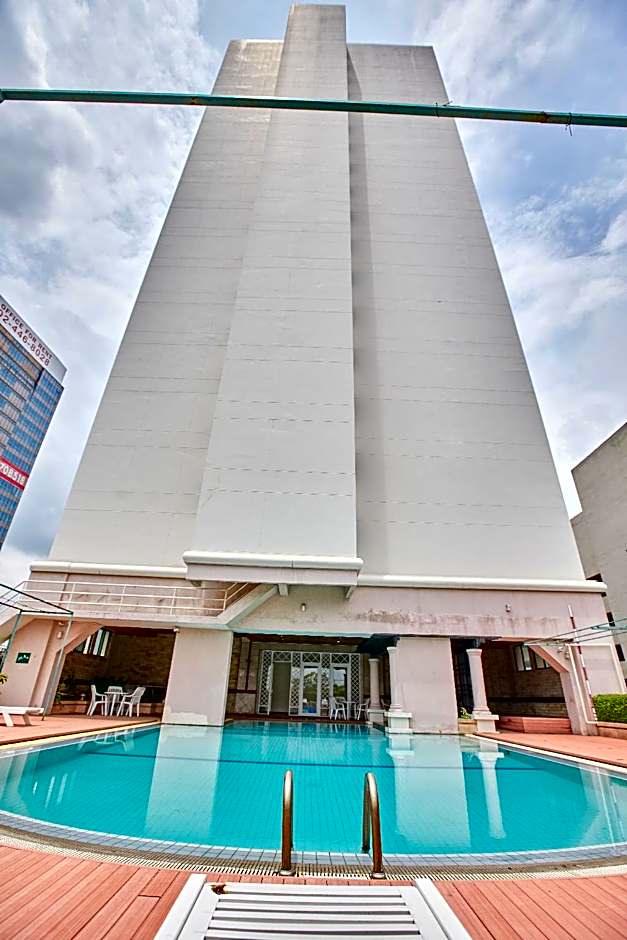 The Royal City Hotel