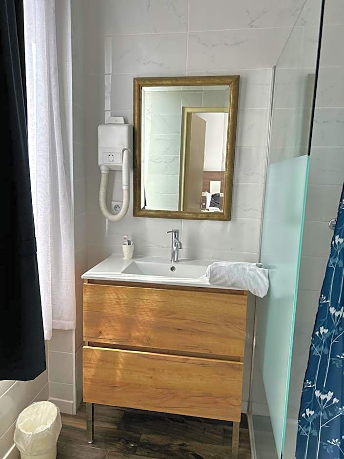 Le Clémenceau Hôtel et Appart'hôtel & Restaurant "Gare Sncf" centre ville