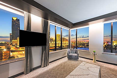 King Suite, 1 Bedroom Suite, 1 King, Sofa bed