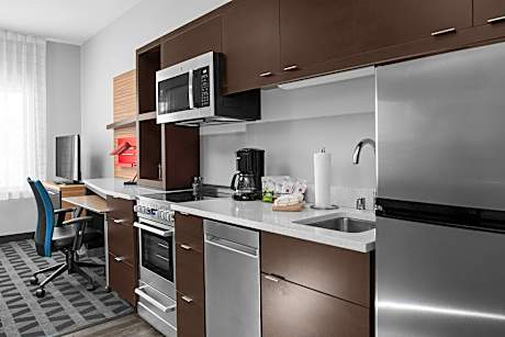 1 Bedroom Suite, 1 Queen, Sofa bed