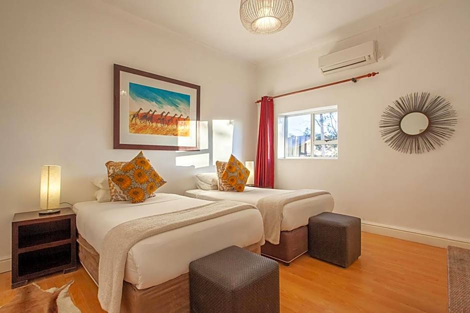 Inverdoorn Game Reserve Lodge