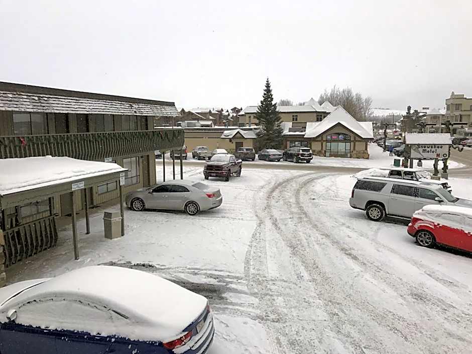 Snowshoe Motel