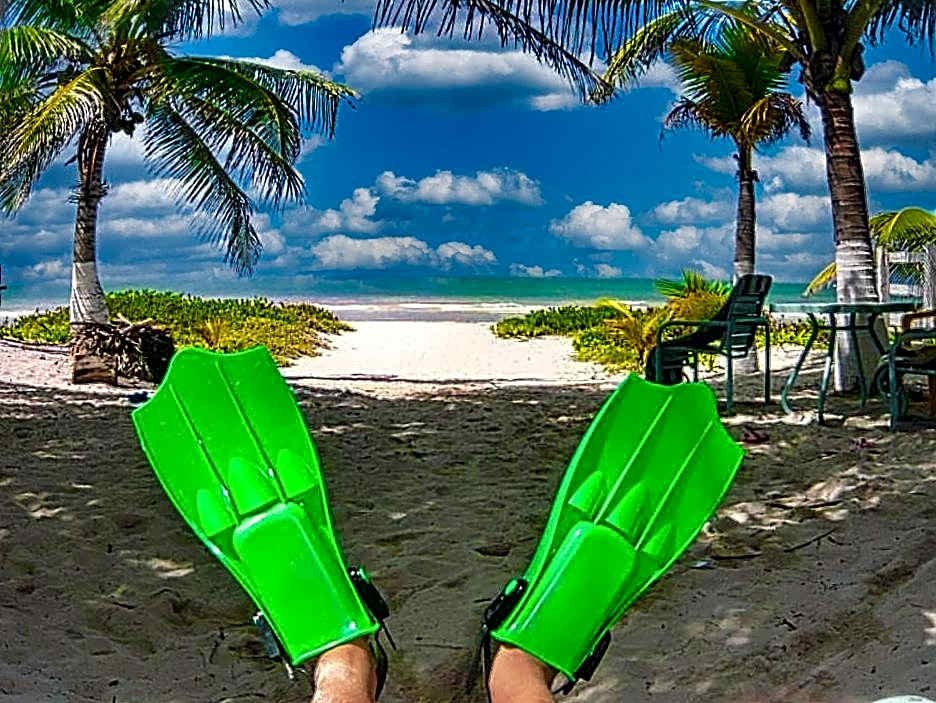 Beachfront Casa Maya Lodge