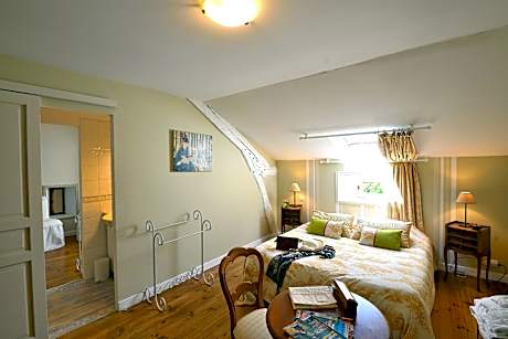 Suite Charmance-Suite-Ensuite with Shower