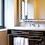 Ambassador Hotel Kansas City, Autograph Collection by Marriott