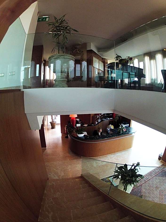 City Hotel