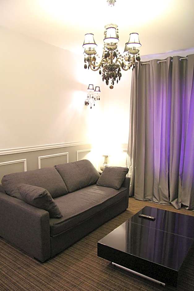 Bastille Hostel