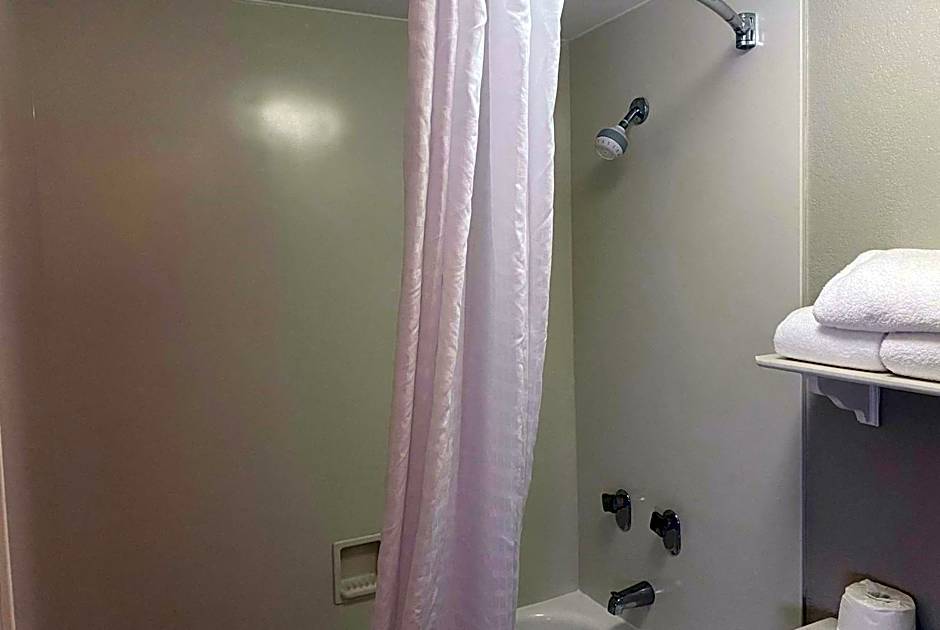 Days Inn & Suites by Wyndham Arlington Heights