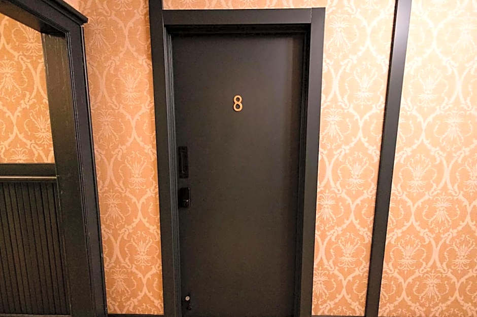 Speakeasy King Suite (Rm 8)