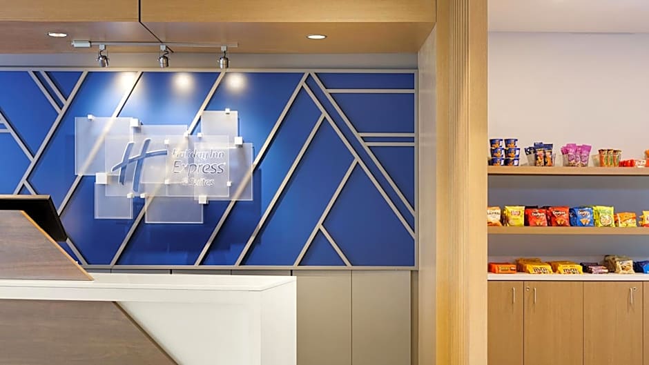 Holiday Inn Express and Suites Chatsworth By IHG