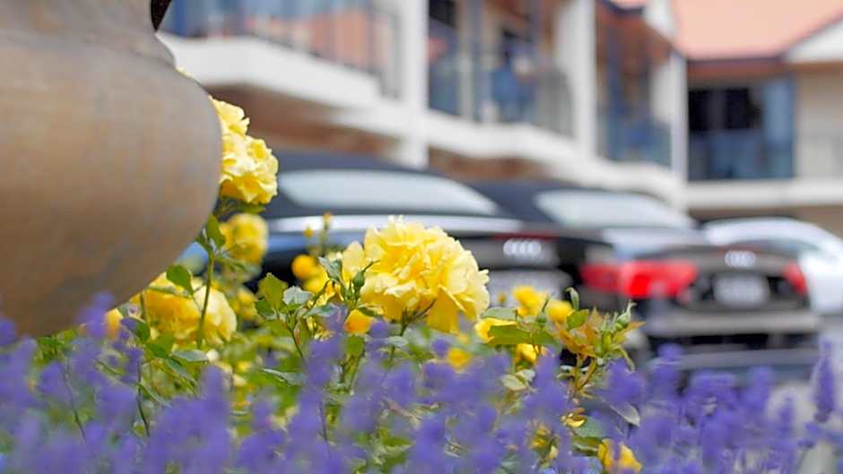 Randolph Motel Apartments