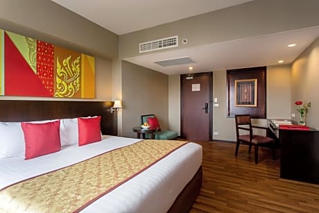 1 king bed mobility accessible grand deluxe room