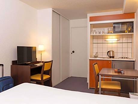 Large Studio (2 Adults)